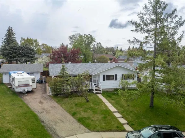 5319 W 55th St, Rocky Mountain House, AB T4T 1H3