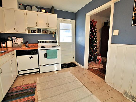 5th image of 2105 Rainbow Dr