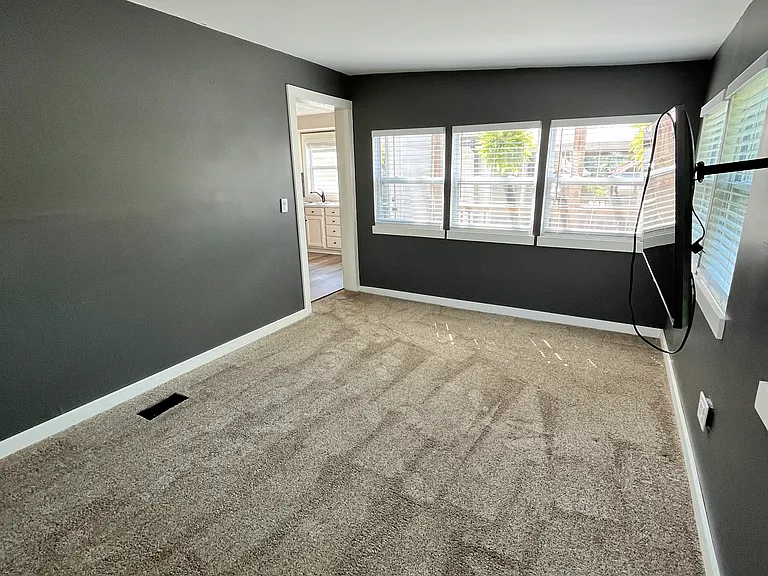 990 Vine St — Photo 15