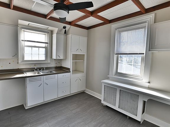 3rd image of 2445 Walnut St APT B