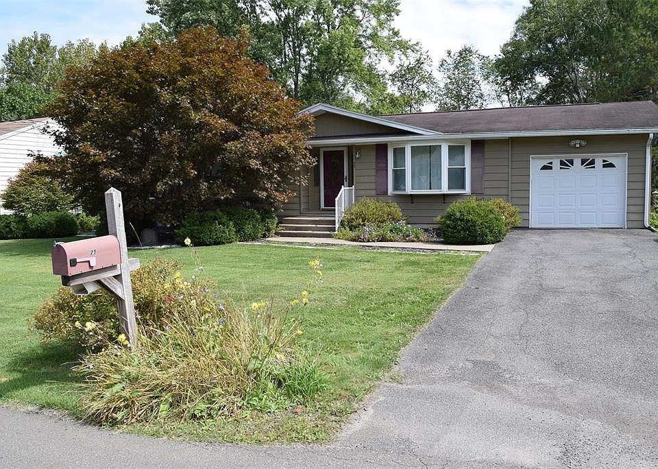 1st image of 25 Belair Dr
