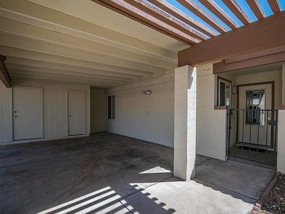 3rd image of 2409 W Voltaire Ave