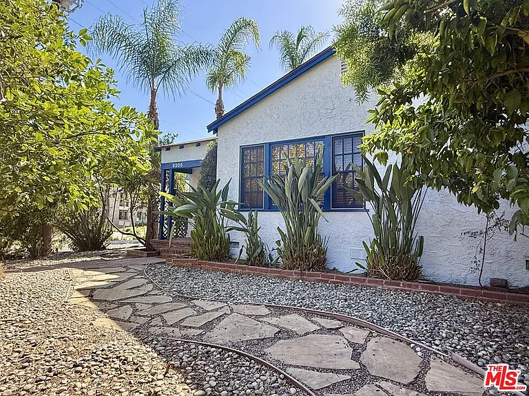 6205 Gentry Ave — Photo 1