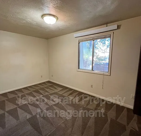 735 Whittier St — Photo 8