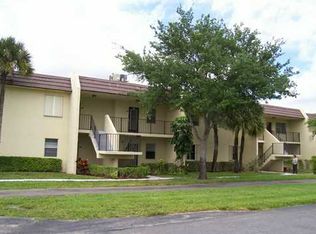 118 Lake Constance Dr, West Palm Beach, FL 33411