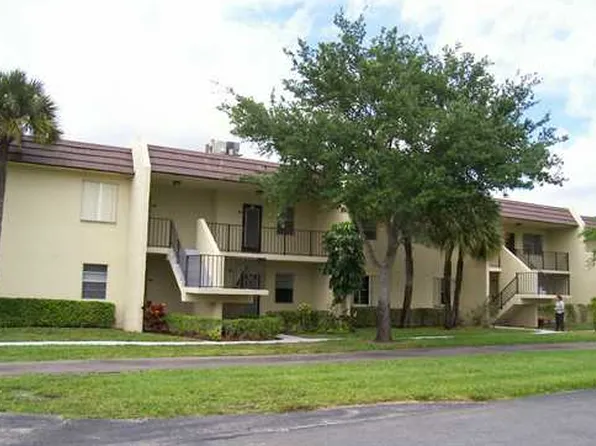 118 Lake Constance Dr, West Palm Beach, FL 33411