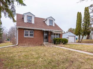 6702 Manchester Dr, Greendale, WI 53129