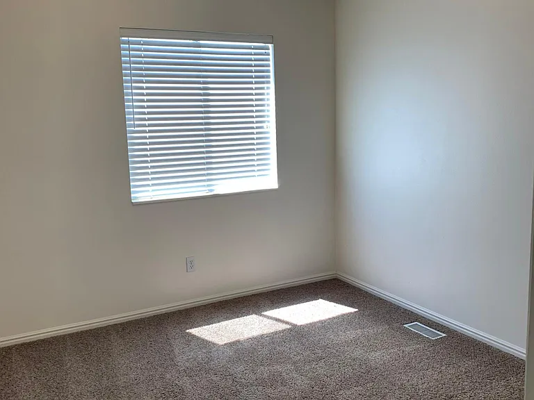 203 N 450 W #3 — Photo 7