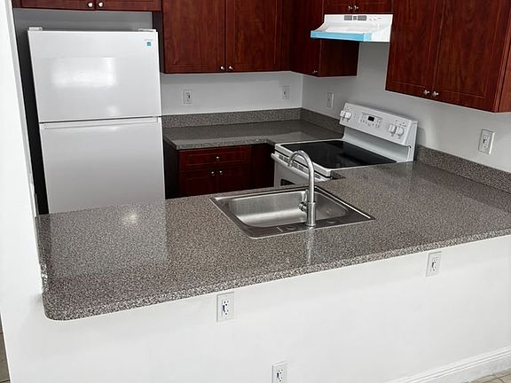 2nd image of 2429 W 78th St APT 102