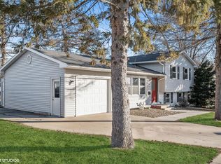 1002 5th St NW, Waverly, IA 50677