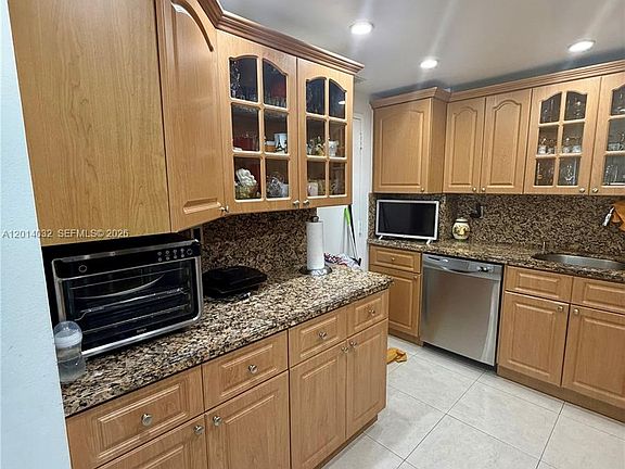 4th image of 500 Bayview Dr APT 1631