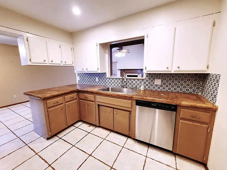 10413 Glascow Dr — Photo 9