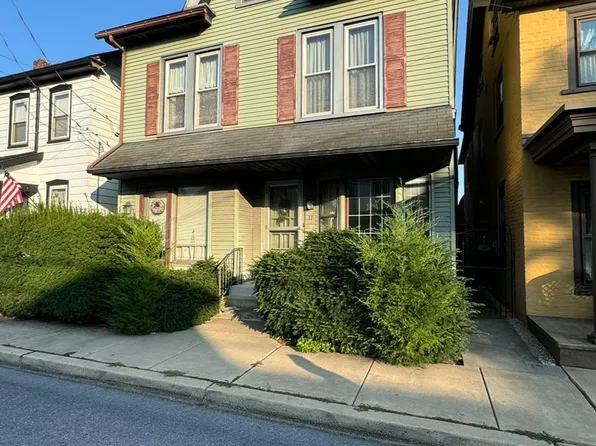 17 N Reamstown Rd, Stevens, PA 17578