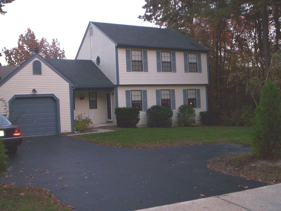 2nd image of 784 Maple Ave