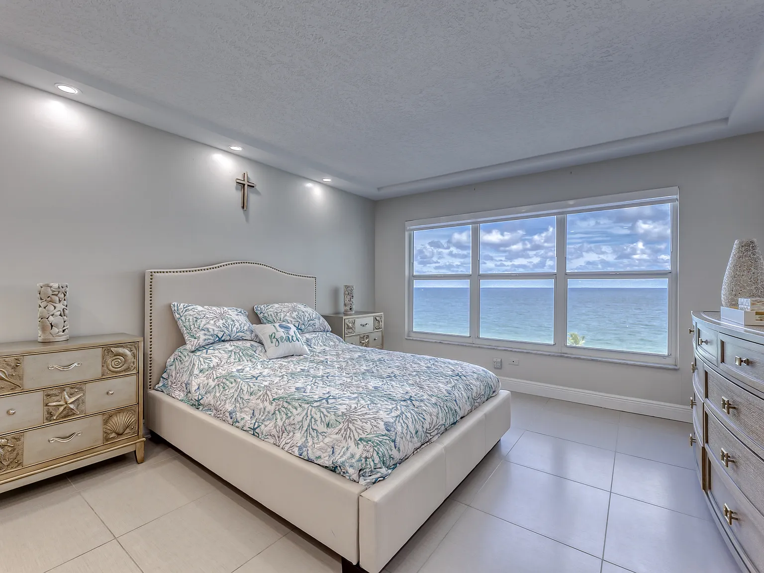 2 bed, 2.5 bath, 1649 sqft, $6,490 — Photo 4