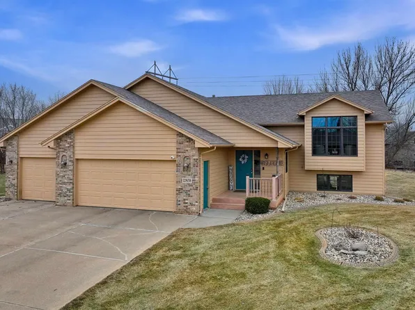 2305 S Potomac Cir, Sioux Falls, SD 57106