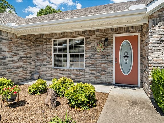 4th image of 8 Hillswick Dr