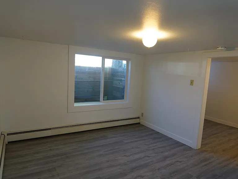 571 N 8th St #1/2 — Photo 2