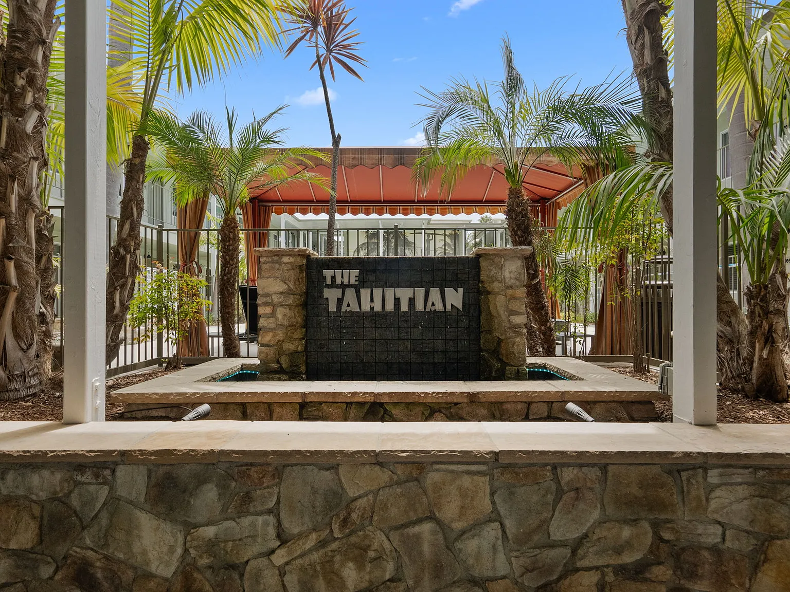 The Tahitian Apartments — Photo 2