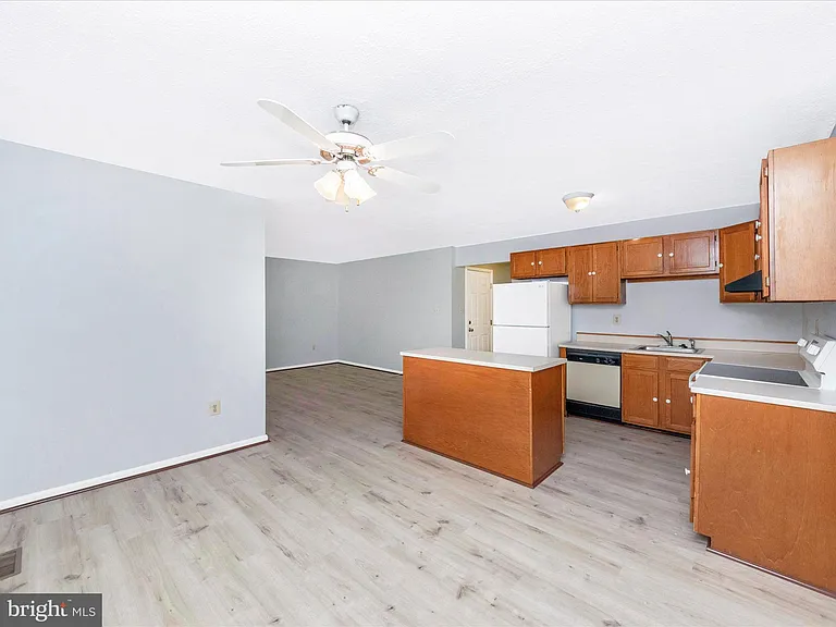 408 Willow Hill Ct — Photo 50
