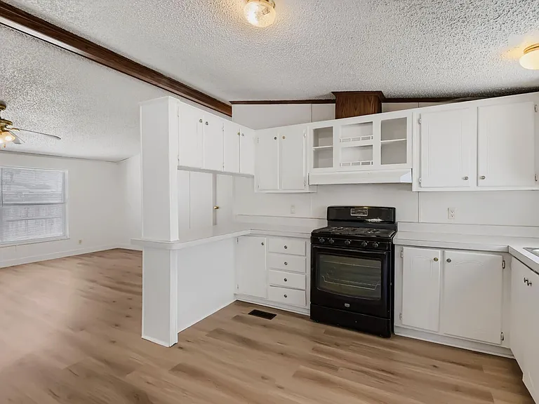 6105 Berthelot Ln — Photo 5