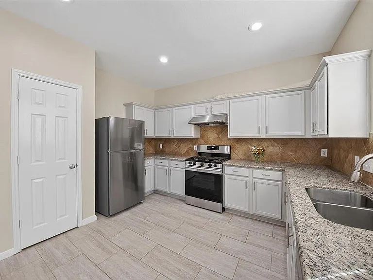 8118 Barnes Ridge Ln — Photo 4