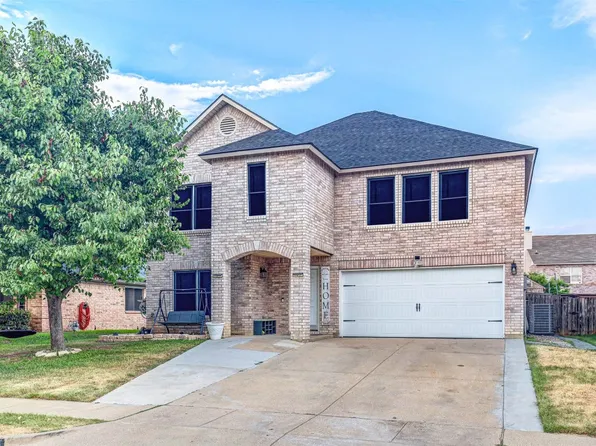 5233 Dillon Cir, Haltom City, TX 76137