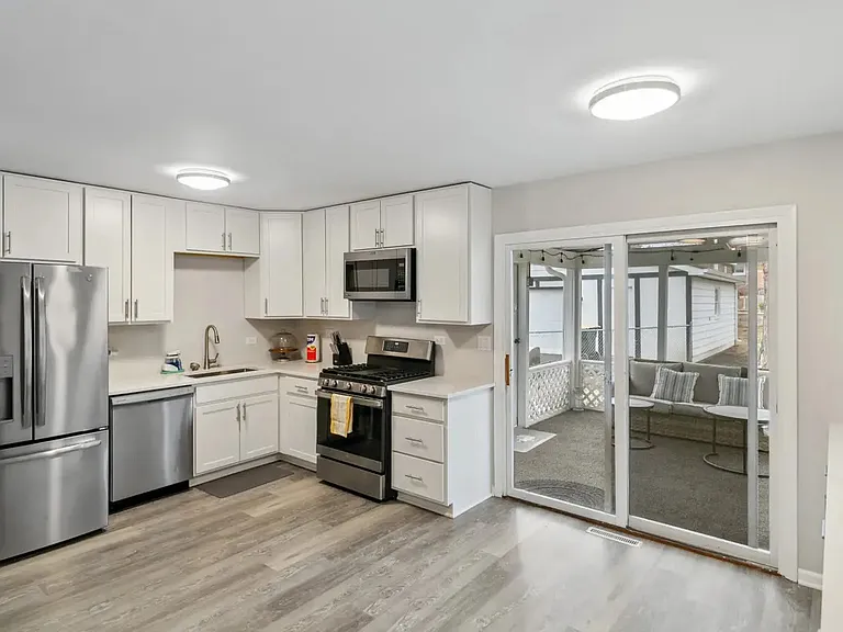 251 Harding Ave — Photo 6