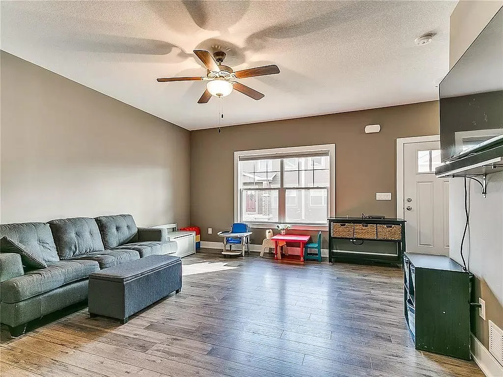 3 bed, 1782 sqft, $2,200 — Photo 4