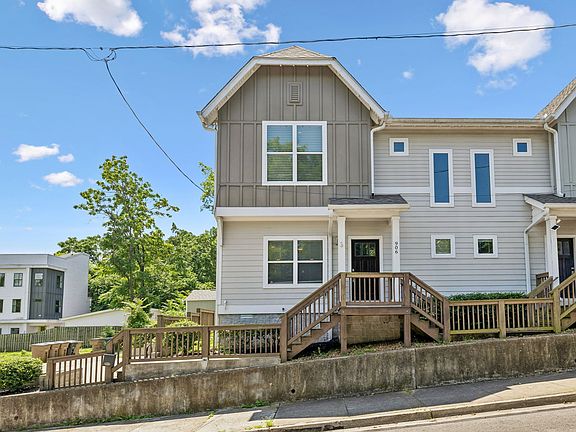 2nd image of 906 Smiley St