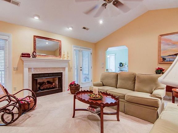 5th image of 133 Crestwood Dr