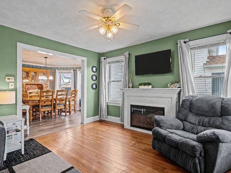 Listing photo 5