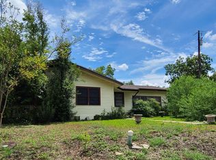 1113 McLain St, Taylor, TX 76574