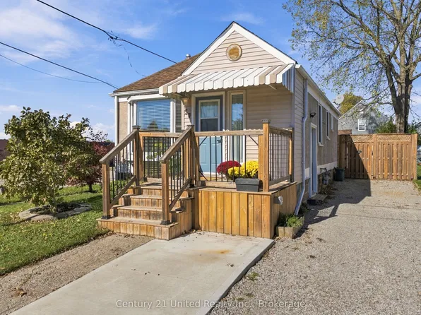 57 Sherwood Ave, Saint Catharines, ON L2R 1X4