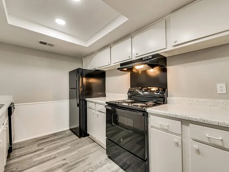 2/2 Kitchen