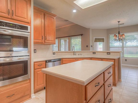 2nd image of 2718 Nutwood Dr