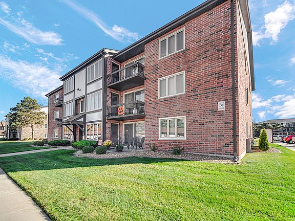 2nd image of 5008 Circle Ct APT 901
