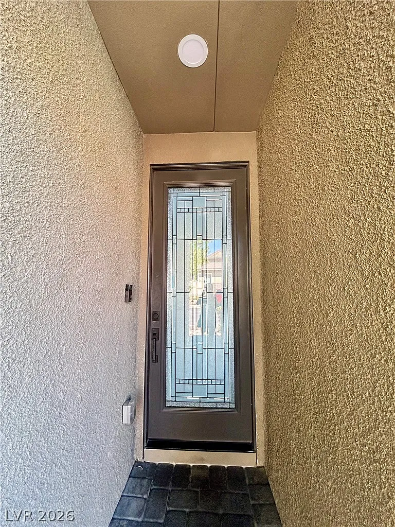 3 bed, 2.5 bath, 2564 sqft, $3,900 — Photo 3