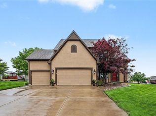 2724 SW Monarch Dr, Lees Summit, MO 64082