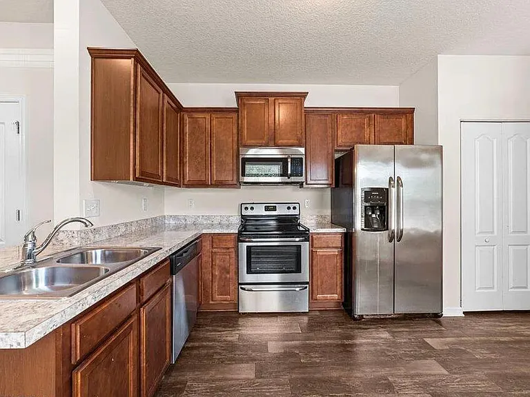 394 Servia Dr — Photo 10
