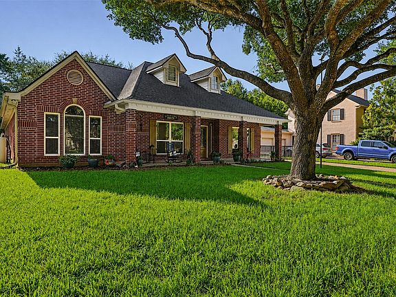 3rd image of 3102 E Elm Cir