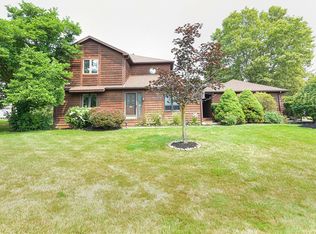 2 Oak Meadow Trl, Pittsford, NY 14534