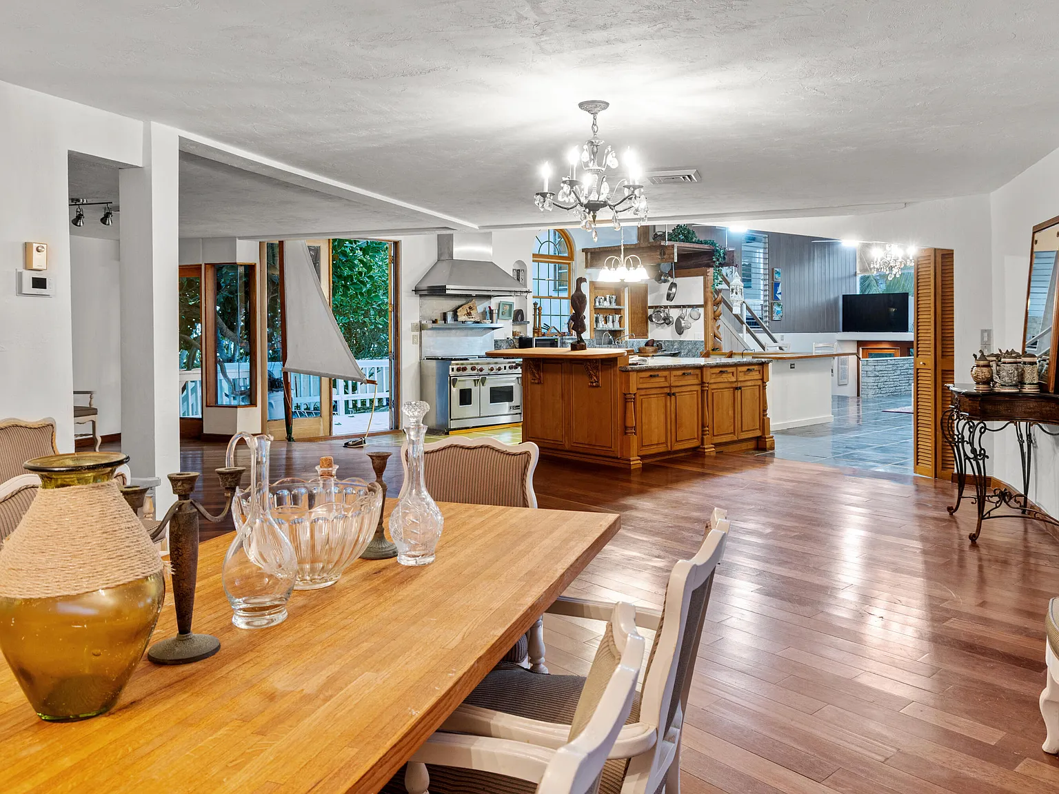 4 bed, 4.5 bath, 2820 sqft, $9,995 — Photo 4