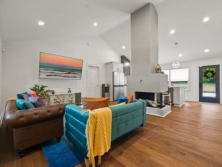 1212 Richard Rd — Photo 1