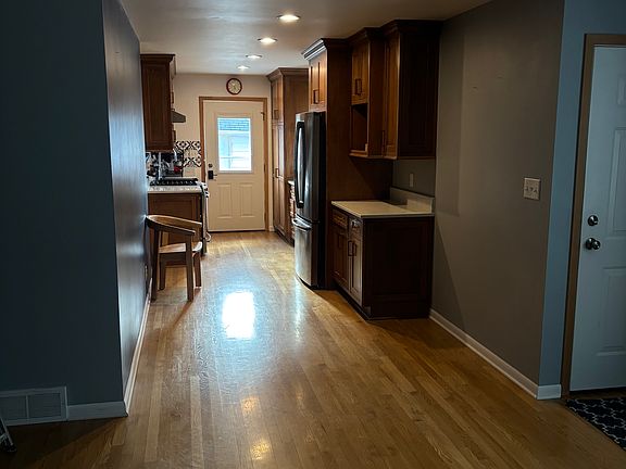 4th image of N39W6609 Jackson St