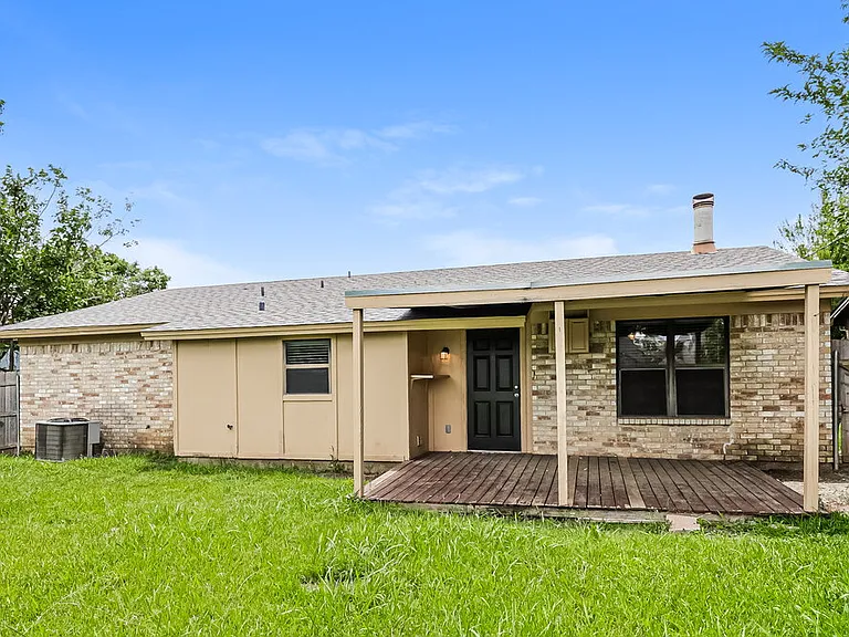 933 Lemontree Dr — Photo 16