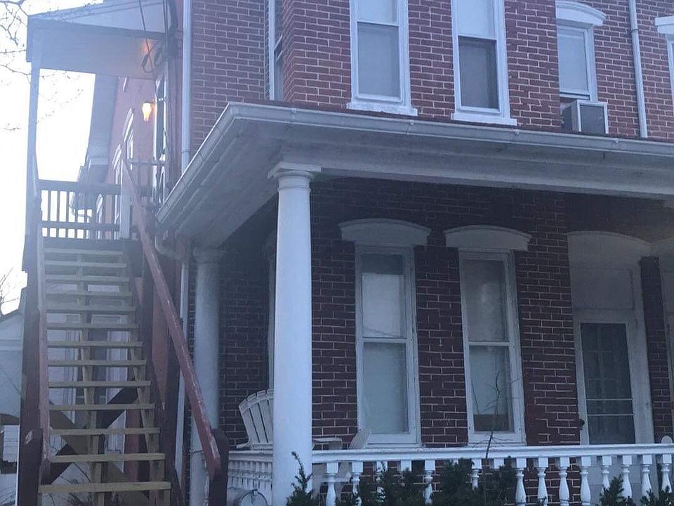 Separate apartment entrance.