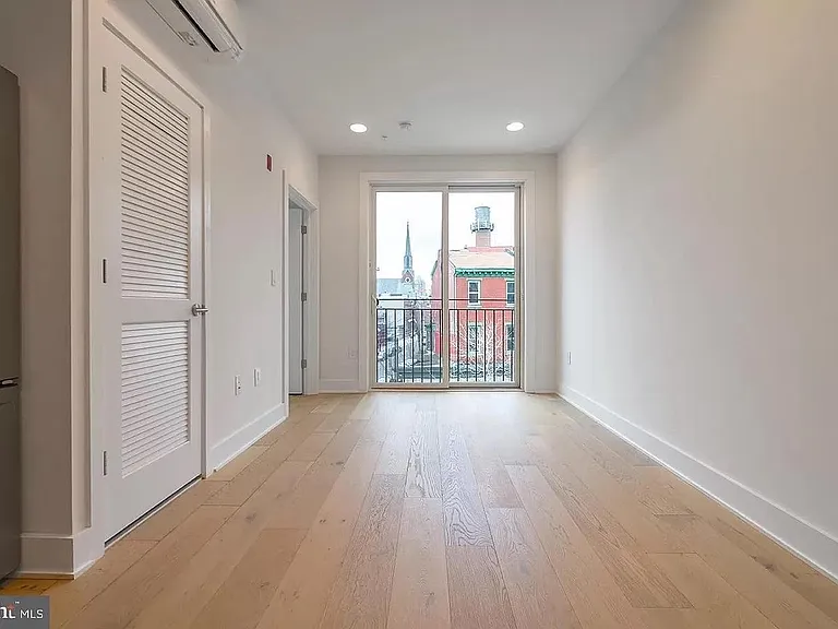 500 Fairmount Ave #302 — Photo 6