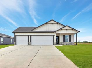 1611 N Emerald Valley Dr, Mulvane, KS 67110