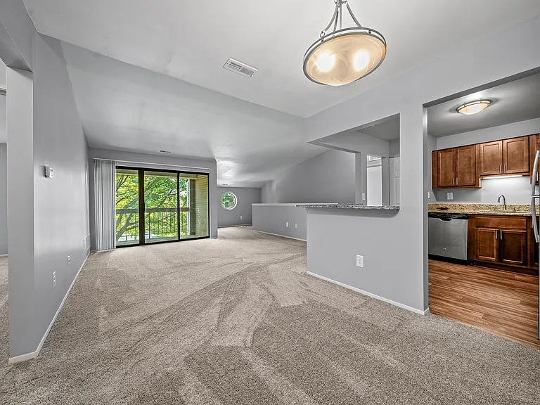 Park Lane Apartments — Photo 11